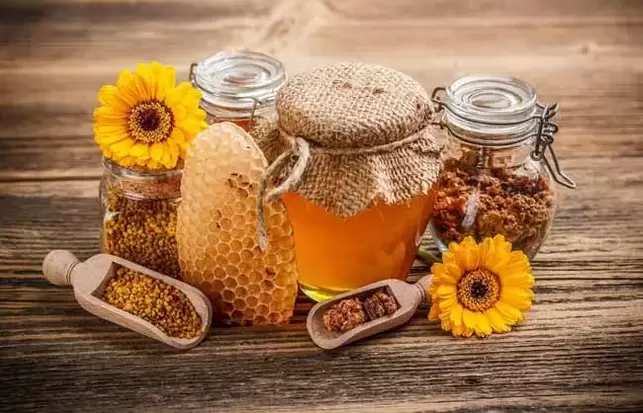 Το μέλι είναι μια χρήσιμη και νόστιμη θεραπεία που μπορεί να αυξήσει την ανδρική ισχύ